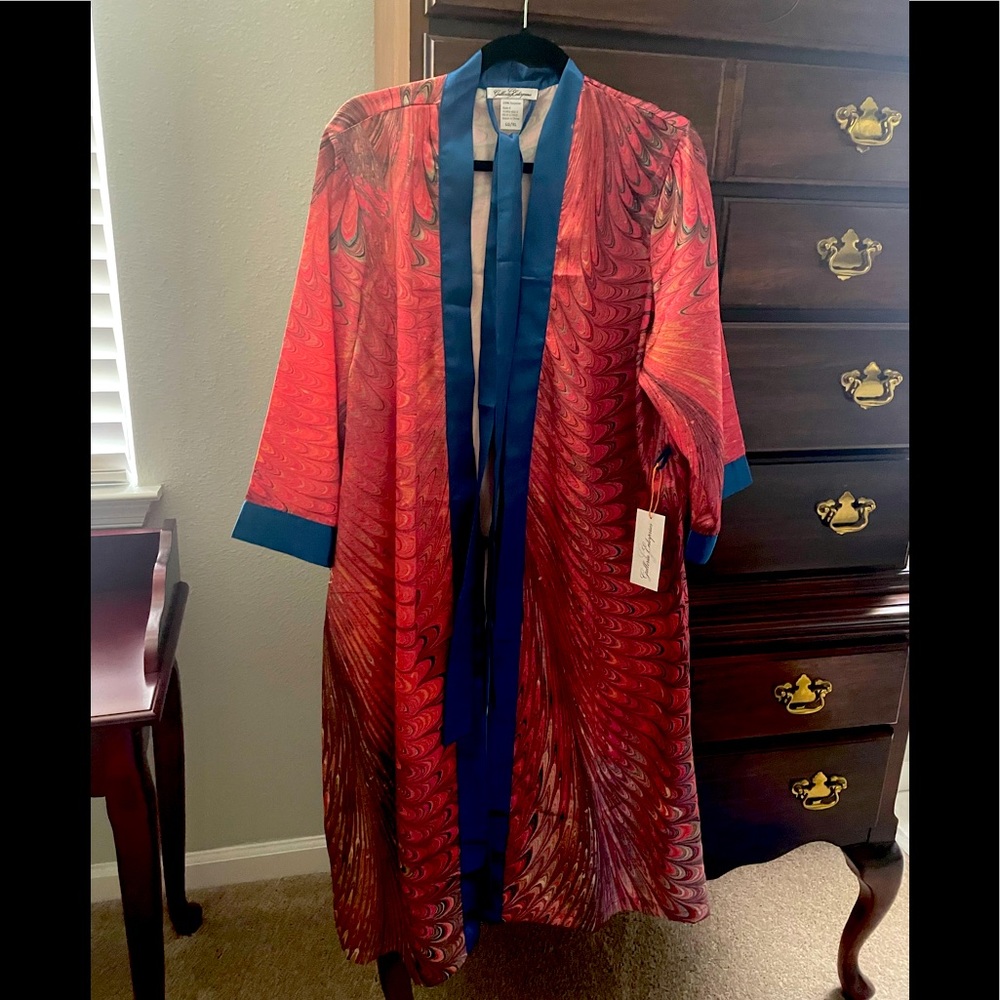 Gorgeous New Robe L/XL